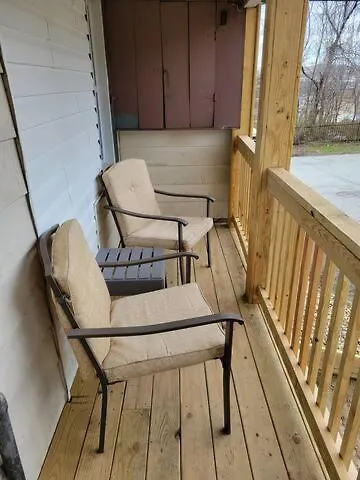 2br - Parking - 5 Min To North Shore! *