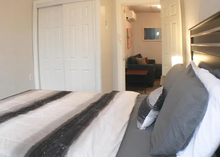 2br - Parking - 5 Min To North Shore!