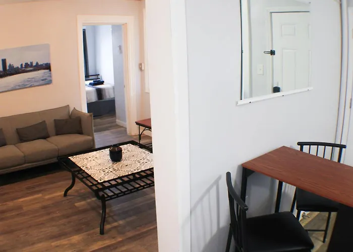 Apartment 2br - Parking - 5 Min To North Shore! *