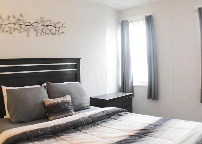 2br - Parking - 5 Min To North Shore! *